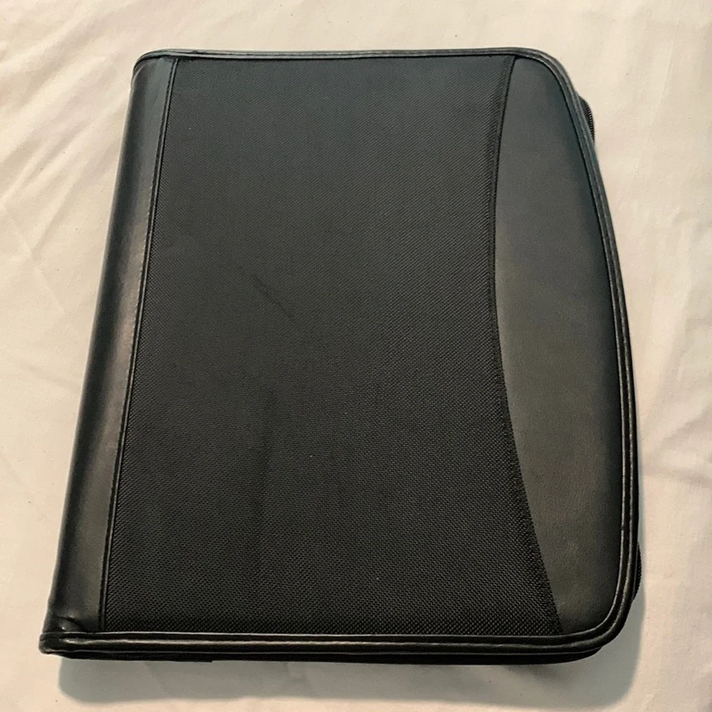 Leeds Zippered Portfolio